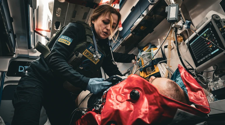 Жодного випадку смерті у реанімобілі: як працює медична евакуація MOAS для найтяжчих бійців