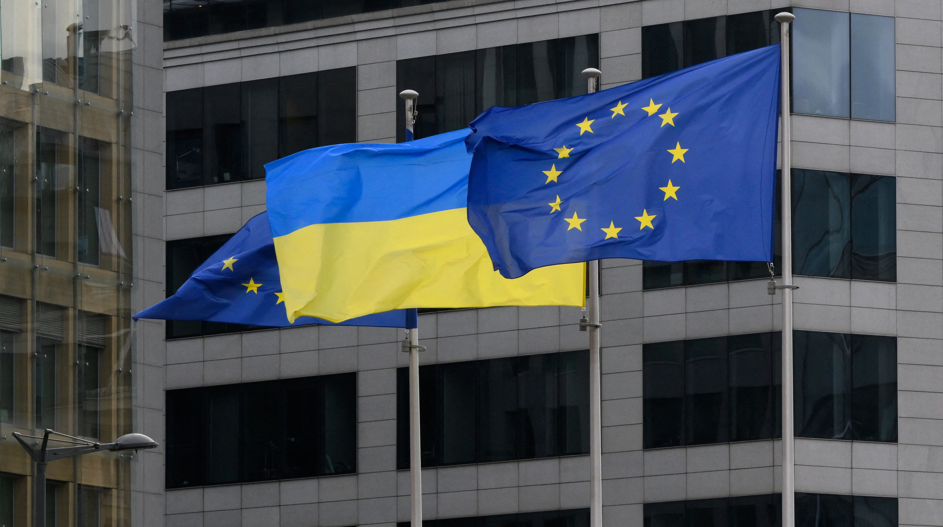 Єврокомісія перерахувала Україні 3,47 млрд євро на дрони, ракети та винищувачі