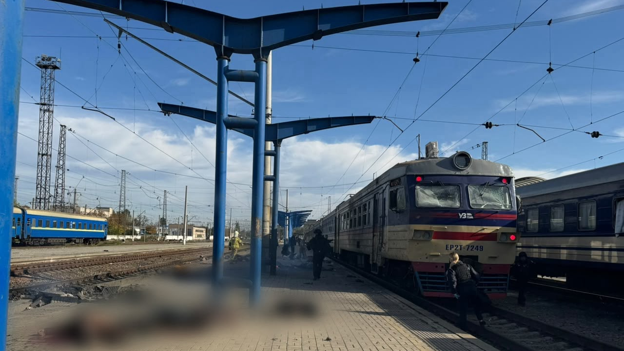 Zelenskyy calls for tougher sanctions after Russian attack on Dnipro