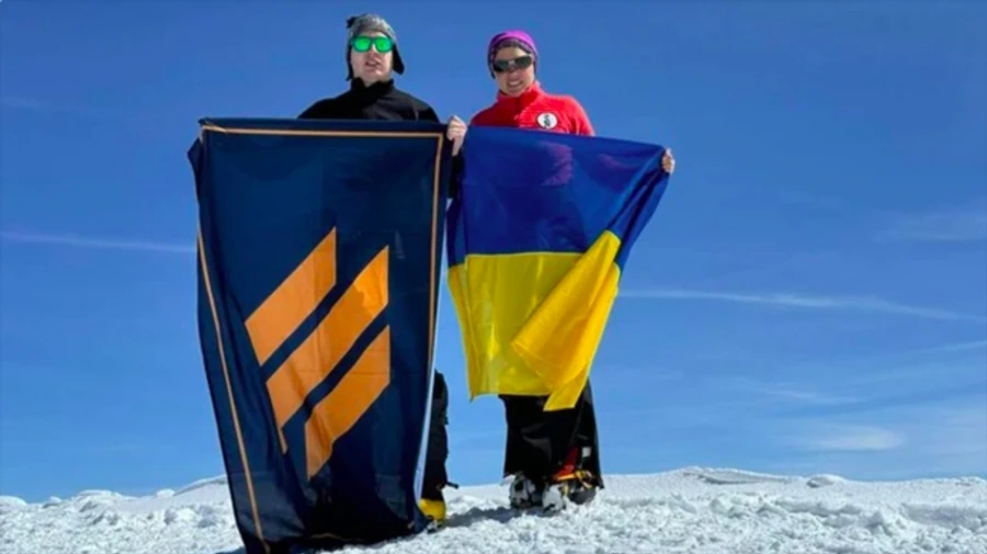 Soldier with amputated hand ascends Mount Kazbek, climbs 5,000 metres in 2 days – video