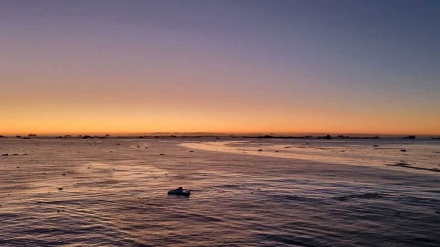 Ukrainian polar explorers post photos of colourful sunset near Vernadsky Research Base – photo