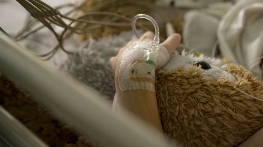 Ковід: в Україні 10 тисяч нових заражених, серед них 991 дитина