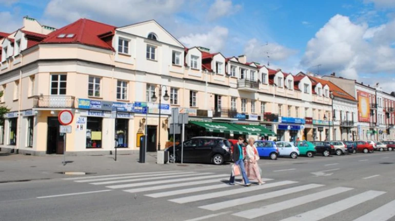 У Польщі в центрі міста семеро осіб закидали пляшками українця – ЗМІ