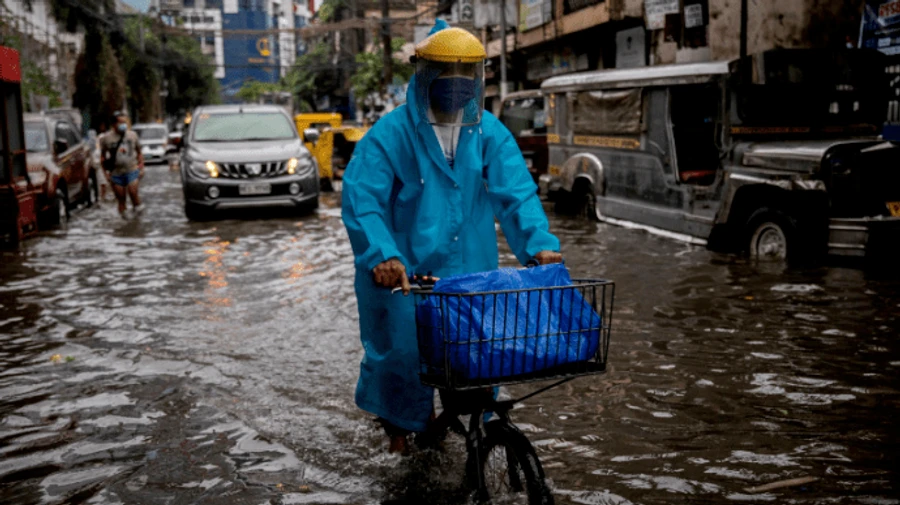 Мощные ливни вызвали наводнение на Филиппинах, 15 тысяч эвакуированы