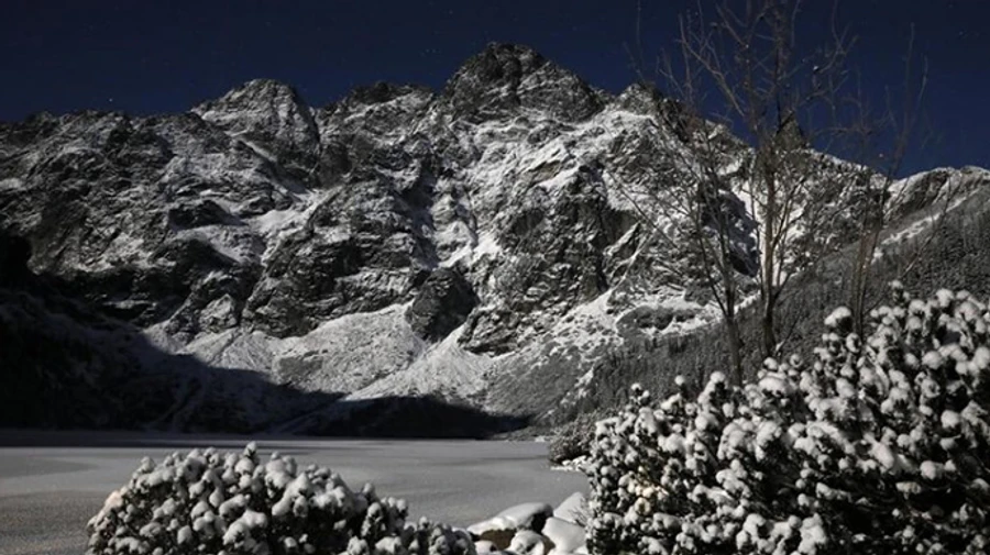 Туристи з України провалилися під кригу на озері у польських Татрах