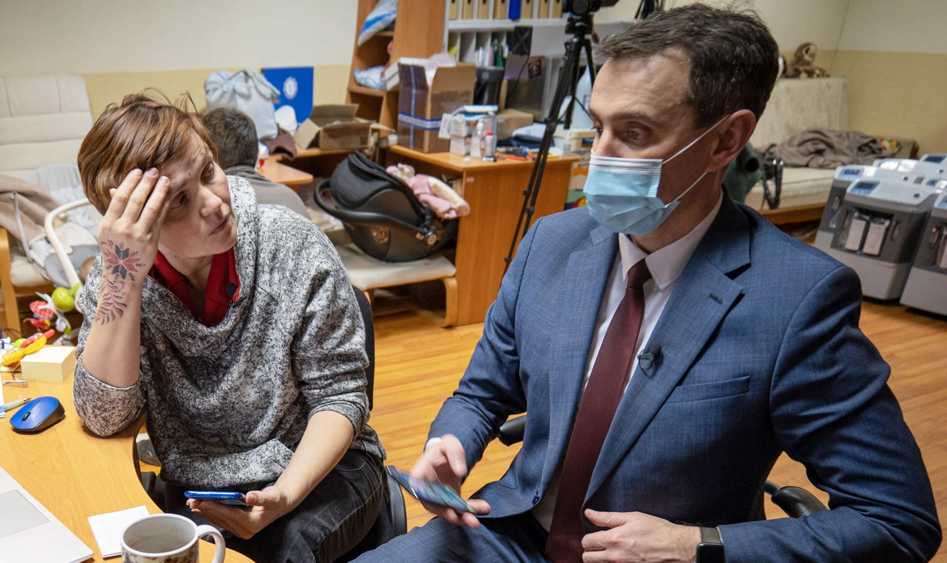 Життя, смерть і бюрократія. Як Леся Литвинова знайомила санлікаря Ляшка з коронавірусною реальністю 