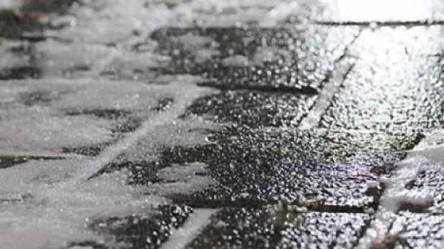 Синоптики попередили про мокрий сніг та ожеледицю на дорогах