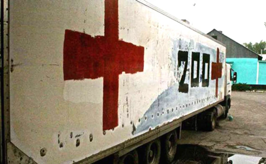 Наблюдатели ОБСЕ заметили скорую и Груз 200 на границе с РФ