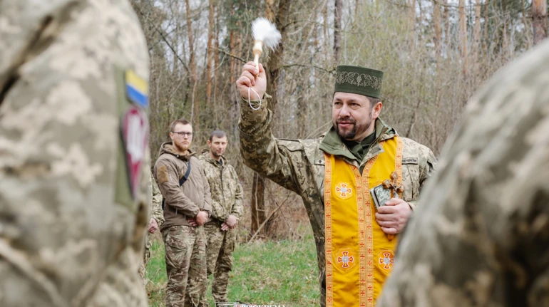 Фронтові кошики і крашанки для противника: як захисники святкували Великдень