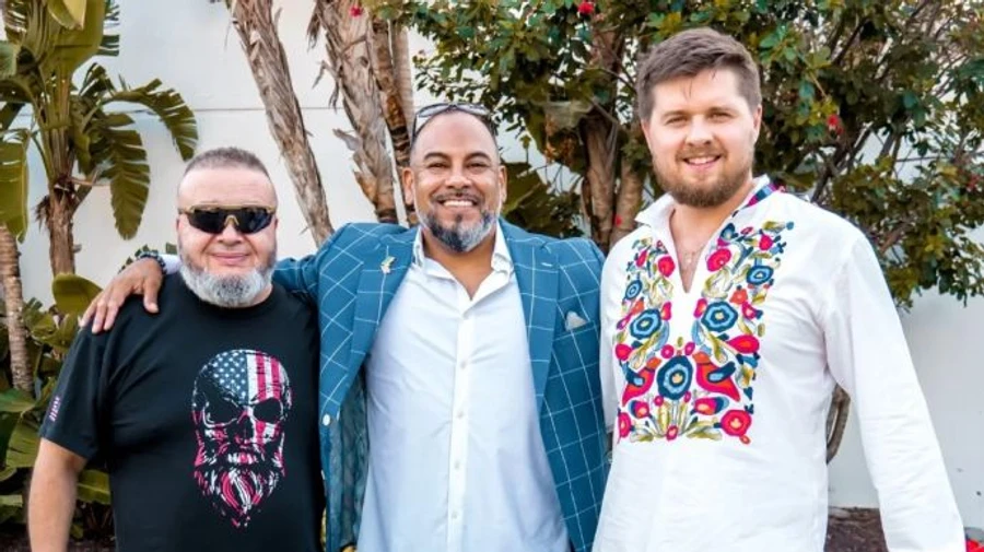 Американський торговець зброєю заробляє в Україні за допомогою посередника-сержанта – NYT