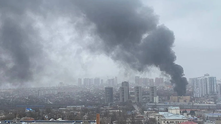 Huge fire in Rostov-on-Don: FSB building burning, explosions heard