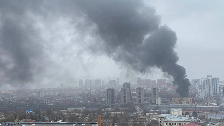 Huge fire in Rostov-on-Don: FSB building burning, explosions heard
