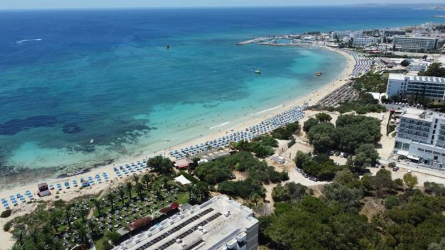 Кипр и Греция выступают против запрета выдачи виз россиянам