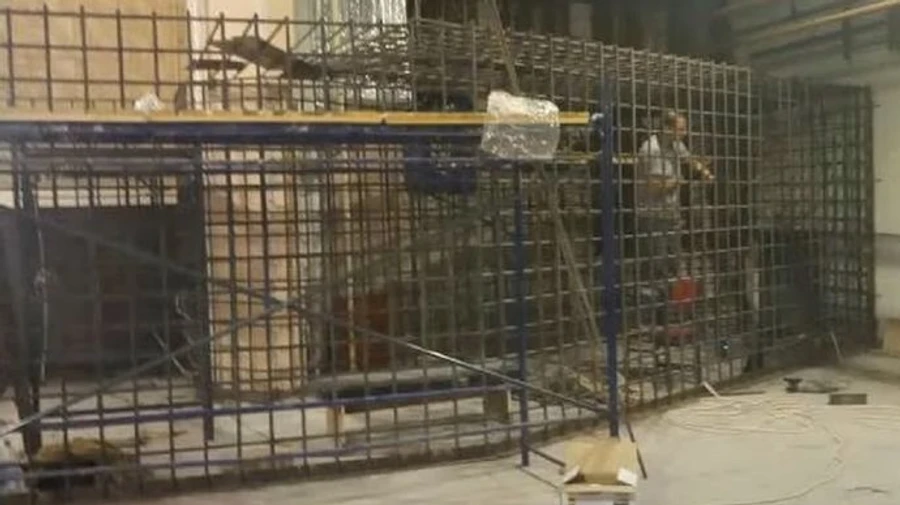 Russians prepare trial in Mariupol with cages and pseudo-witnesses for Independence Day – Intelligence Directorate