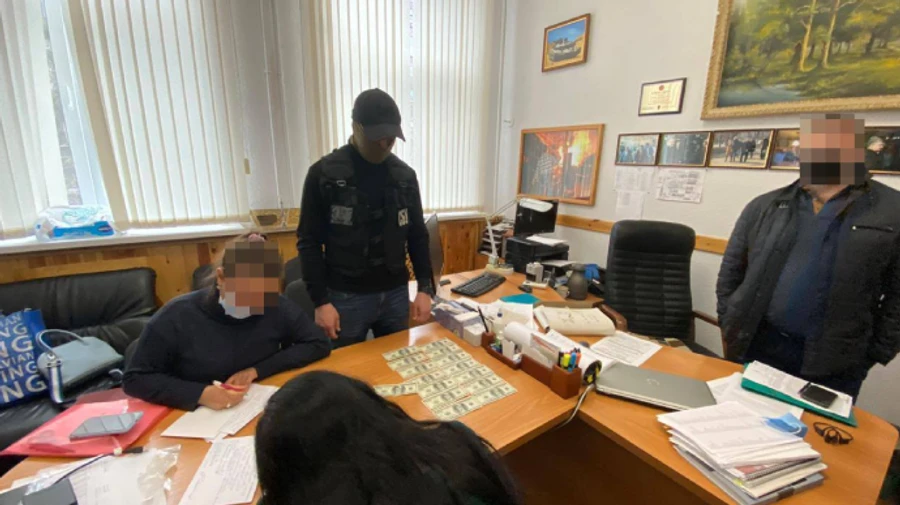 Чиновники известного тракторного завода требовали с рабочих взятки за ордера в общежития