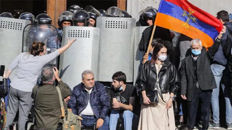 Похмелье Армении: что ждет страну и регион после окончания войны в Карабахе