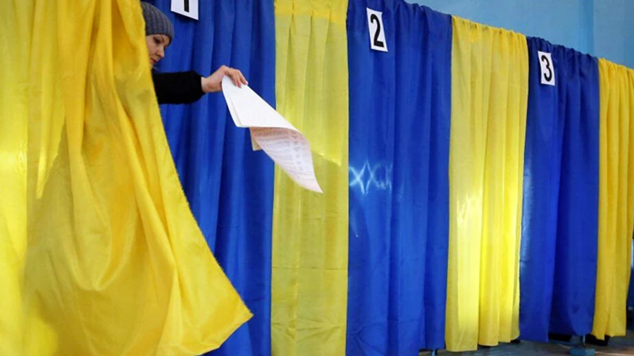 На виборах до облрад лідирують Слуга народу і ОПЗЖ – опитування 