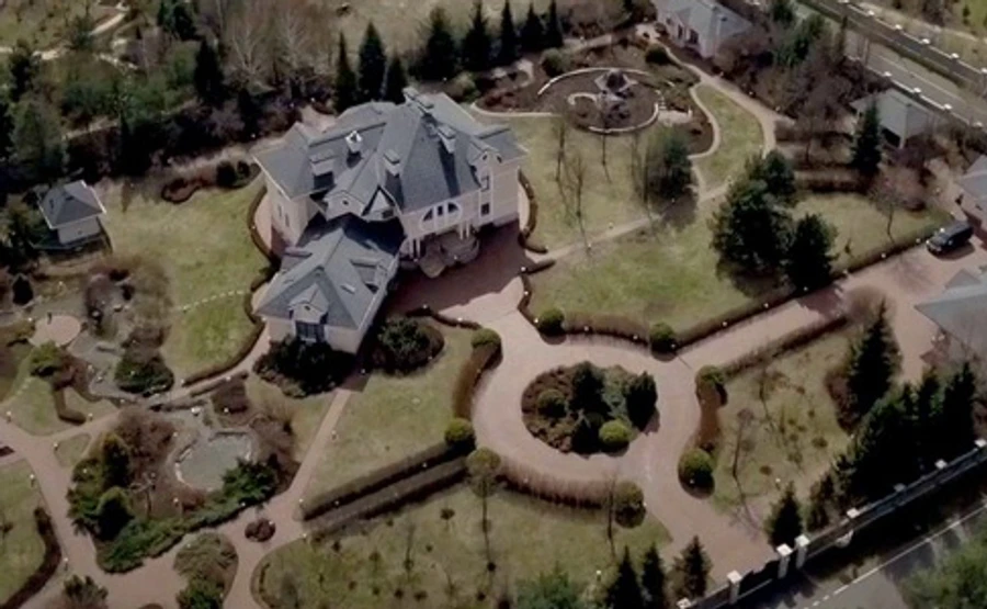 СМИ показали родовое гнездо семьи главы Росгвардии за 1,5 млрд