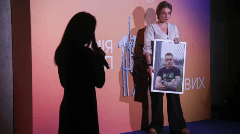 Мурал на школі – це посмертна воля сина, а не моя забаганка: мама загиблого азовця Грєнки про наболіле у вшануванні пам’яті