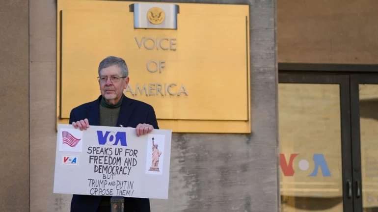 Це тотальна лівацька катастрофа: У Трампа закликали Конгрес вбити Голос Америки