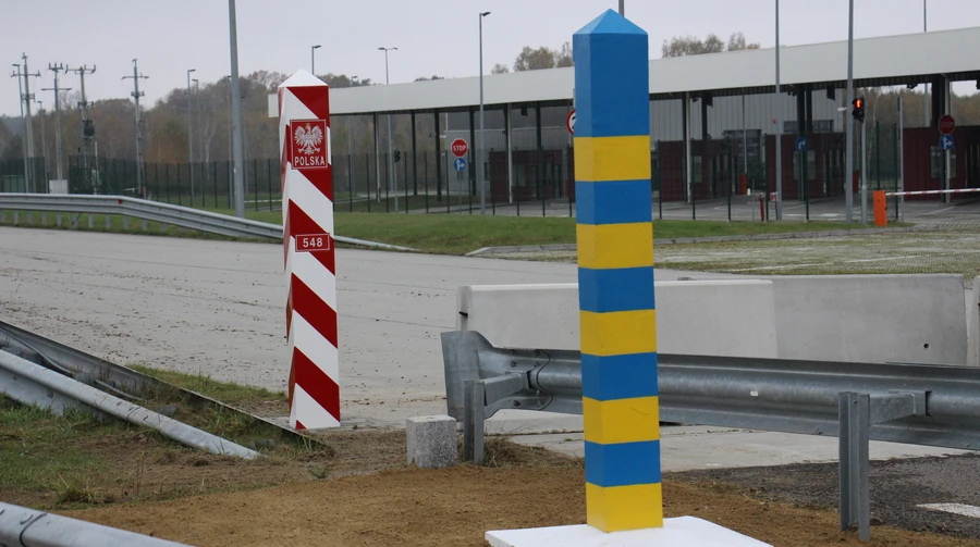 Politico: Кількість юнаків, що перетинають кордон з Польщею складає близько 1600 на день