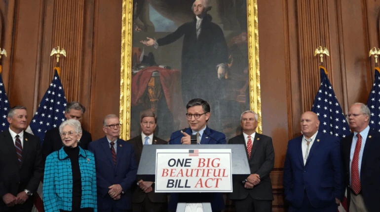 Бідні стануть біднішими, багаті – багатшими. За що критикують податковий закон Трампа