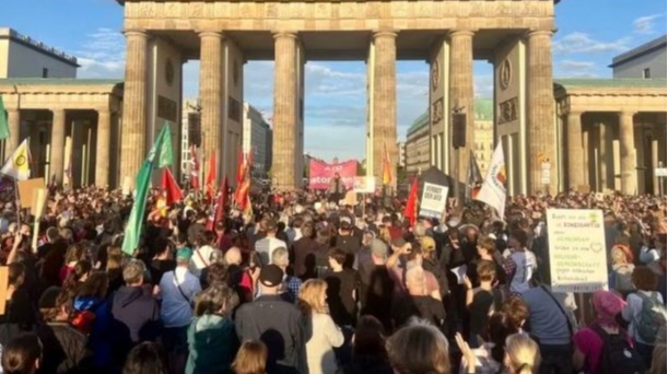 Тисячі людей у Берліні вийшли на протест після перемоги "АдН" на виборах