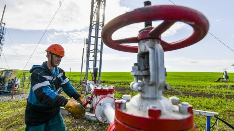 EU will not lower Russian oil price cap without G7 backing – sources from EU