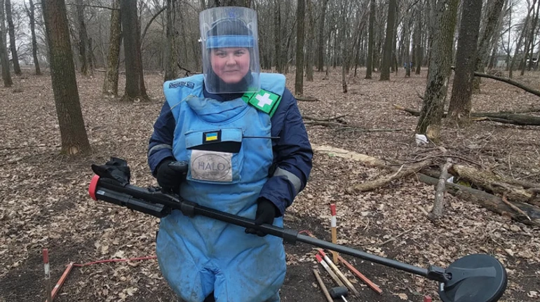 Выхожу на минное поле ради спокойствия матерей и безопасности детей. Как 23-летняя деминер расчищает украинские земли от сюрпризов