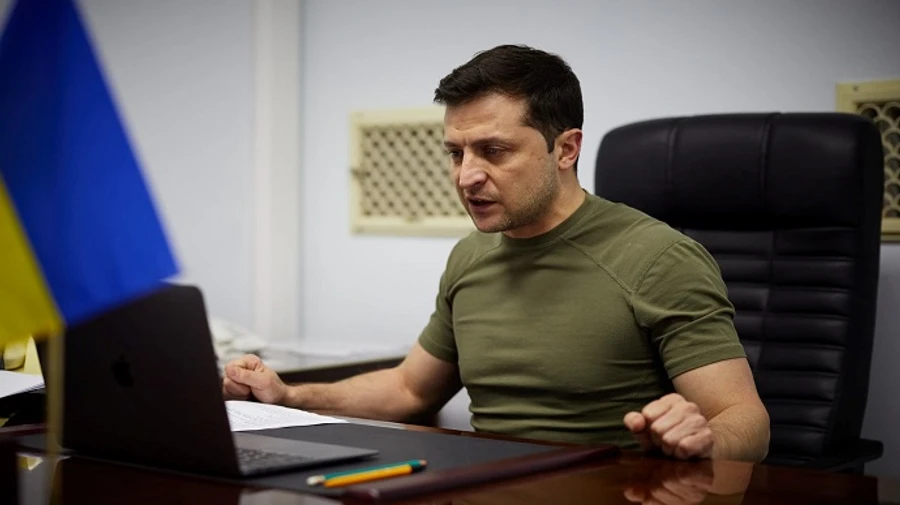 Стараются, продолжат во вторник – Зеленский о переговорах с Россией