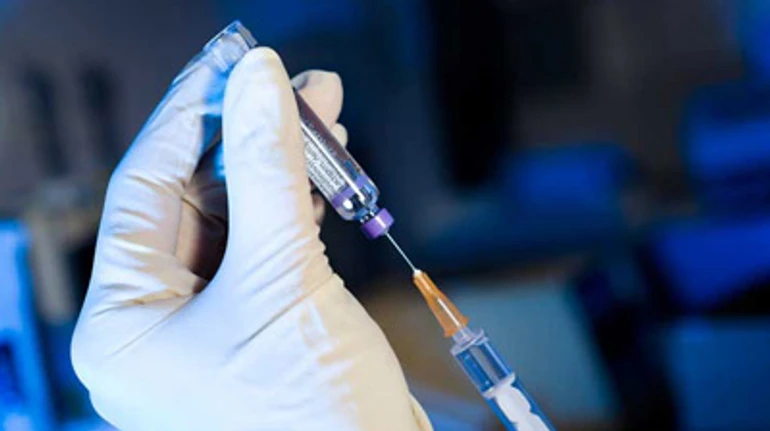 Генетические вакцины могут не только защищать от COVID-19, но и бороться с раком - ученые