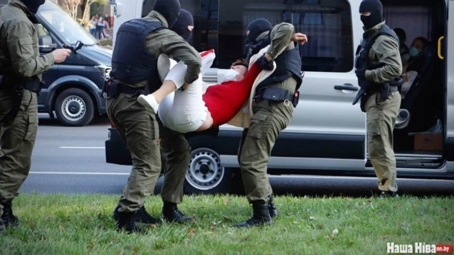 В Беларуси двух задержанных журналистов отправили в изолятор, их будут судить