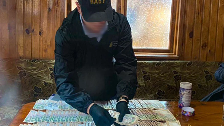 Директор держпідприємства намагався підкупити голову Вінницької ОДА