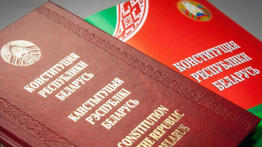 Лукашенко обещает вынести новую Конституцию на обсуждение. РФ хочет поделиться опытом Путина