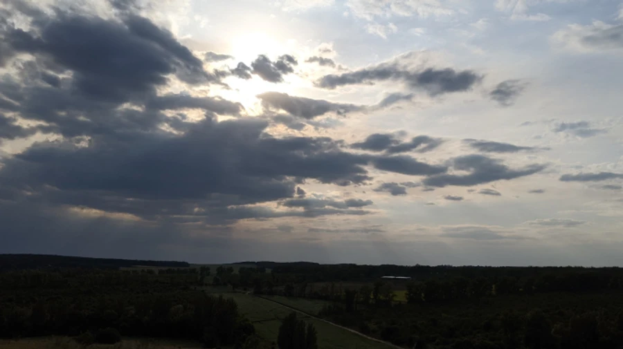 Літо та осінь тупцяють на порозі - прогноз на четвер