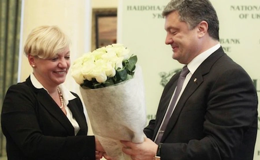 Покушение на Гонтареву: Порошенко намекнул на причастных и пообещал вознаграждение