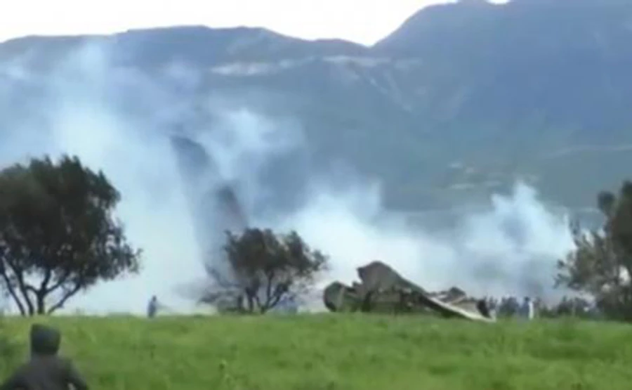 В Африке разбился военный самолет, более 100 жертв