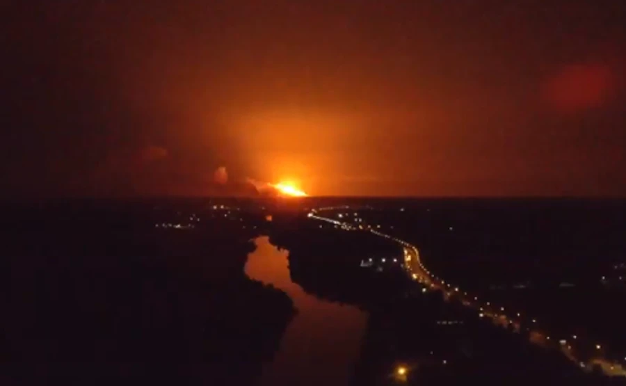 У Калинівці вибухають артилерійські склади