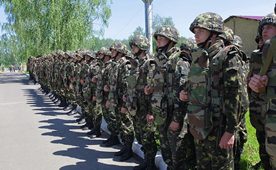 Порошенко відправить бійців Нацгвардії на обкатку боєм в АТО