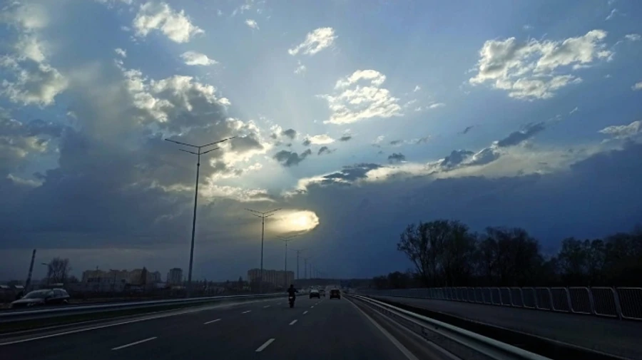 Тепло и ветер: в столице третий день подряд фиксировали рекорды