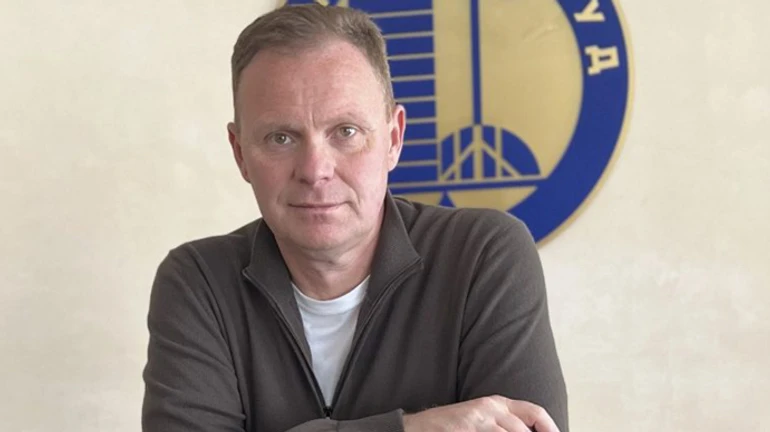 Після сходження на Еверест главу Київміськбуду відсторонили: в компанії проведуть аудит