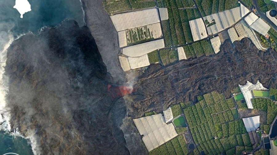 У вулкана на Канарах відкрилася нова тріщина, з’явились два нові потоки лави