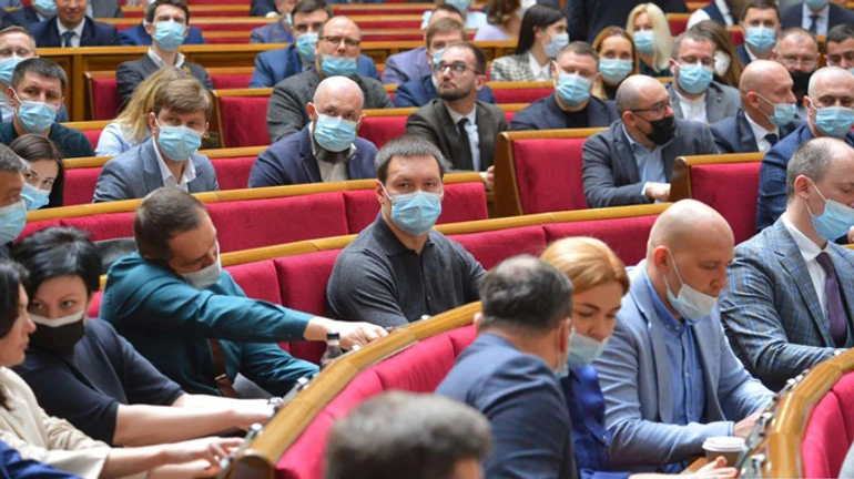 Рейтинг партій: підтримка Слуги народу зросла, конкурентів – дещо впала 