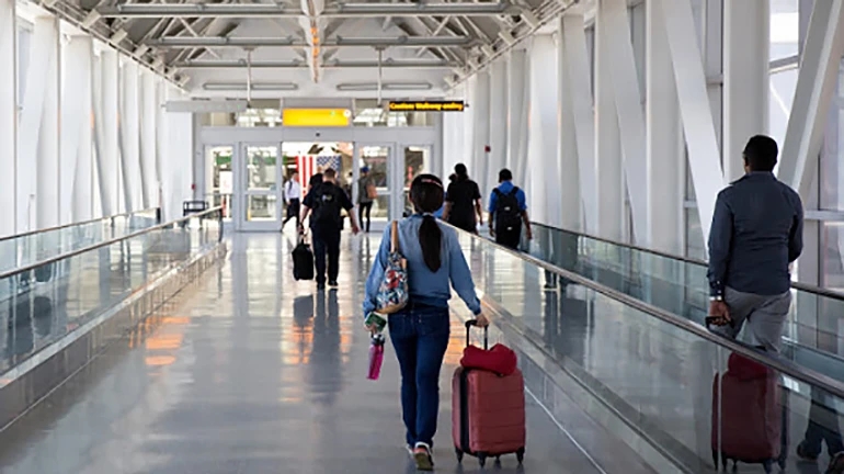 Єврокомісія пропонує дозволити в’їзд до ЄС вакцинованим туристам