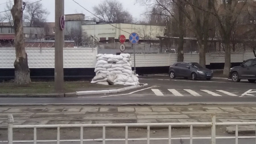 В Донецке обустраивают бомбоубежища и готовят койки в больницах – СМИ