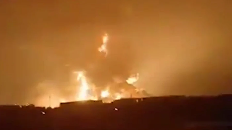 На нефтеперерабатывающем заводе в Индонезии произошел взрыв