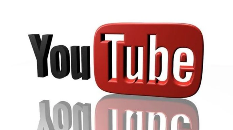 Зеленський: Україна працює, щоб пожиттєво забанити в YouTube канали з брехнею