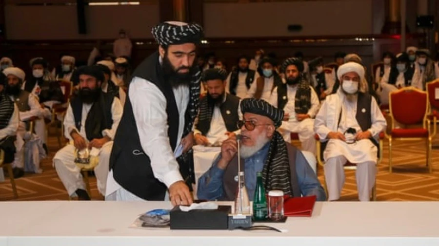 Влада Афганістану і Талібан відкрили історичні переговори, щоб закінчити десятиліття війни