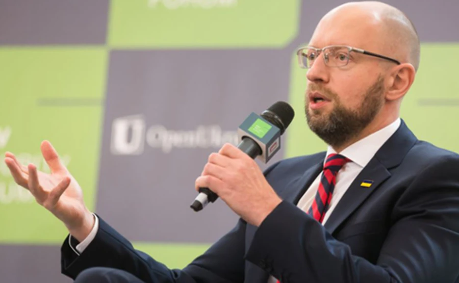 Яценюка зупинили в аеропорту Женеви за запитом РФ 