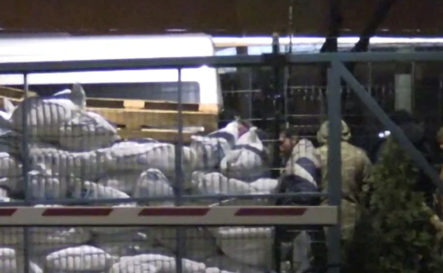 Телеканал NewsOne заблокували мішками та колючим дротом